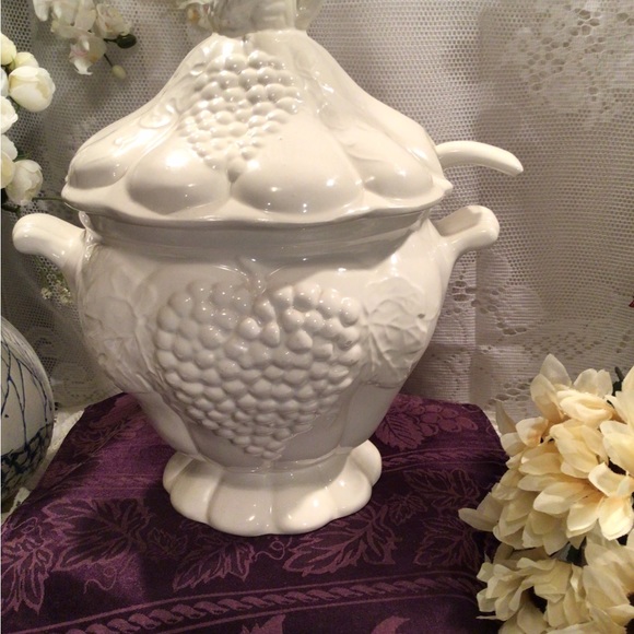 California Pottery Grape Embossed Soup Tureen - Picture 3 of 16